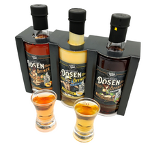 Lade das Bild in den Galerie-Viewer, Geschenkbox Likör Trio klein inkl. 2 Shotgläsern: Dosenöffner Haselnuss, Pfirsich und Eierlikör (je 0,35l Flasche)
