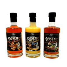 Lade das Bild in den Galerie-Viewer, Geschenkbox Likör Trio klein inkl. 2 Shotgläsern: Dosenöffner Haselnuss, Pfirsich und Eierlikör (je 0,35l Flasche)
